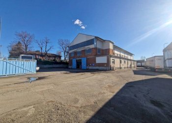 Facciata - Capannone via Triboniano, Milano (zona Musocco) - foto 1