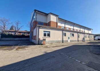 Facciata - Capannone via Triboniano, Milano (zona Musocco) - foto 4