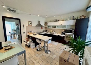 Cucina - Appartamento via Piemonte, 23, Biella - foto 1