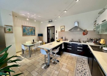 Cucina - Appartamento via Piemonte, 23, Biella - foto 2