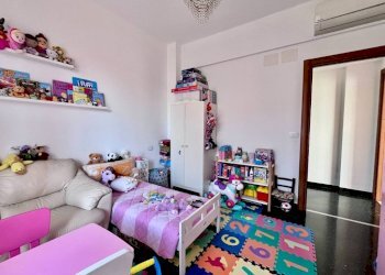 Camera da letto - Trilocale via Lodovico Calda, 31, Genova (zona Sestri Ponente) - foto 19