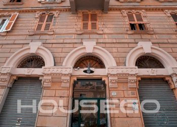 Facciata - Trilocale via Francesco Sivori, 8, Genova (zona Castelletto) - foto 47