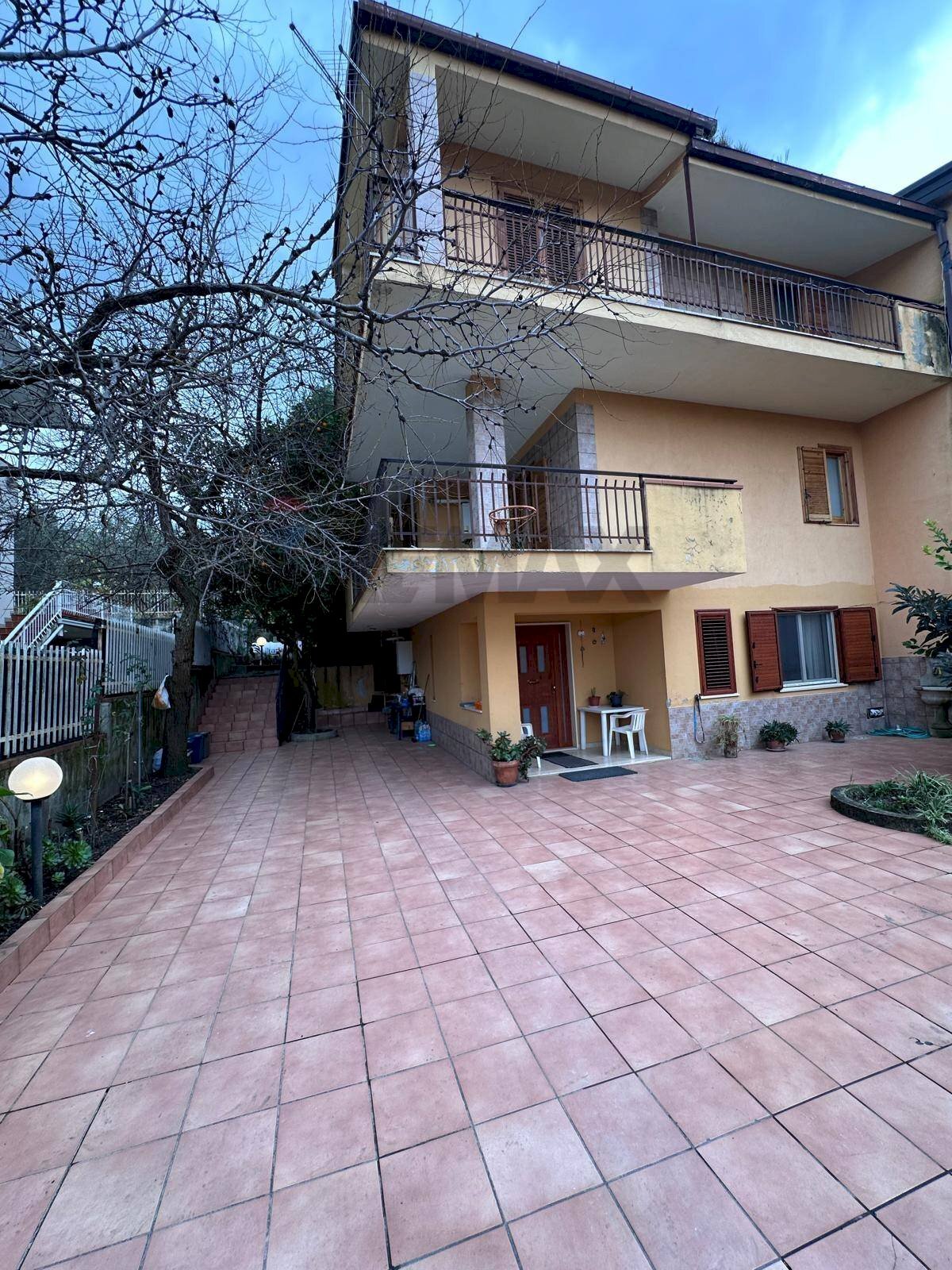 Edificio all\'aperto - Casa semi indipendente via pascaletti
 
16, Mendicino - foto 1