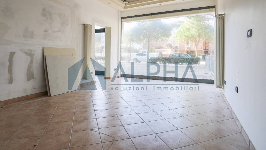 Interno non residenziale - Shop viale 2 Giugno, Cervia - photo 2