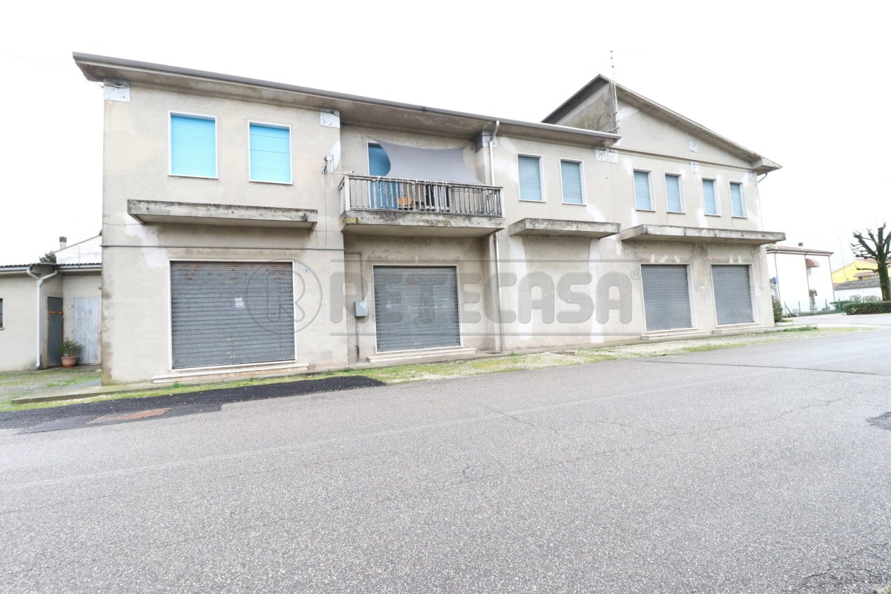 Esterno 2.JPG - Commercial Premises Via Guido Reni 2, Bondeno - photo 2