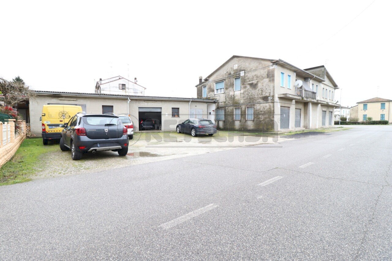 Esterno 3.JPG - Commercial Premises Via Guido Reni 2, Bondeno - photo 3