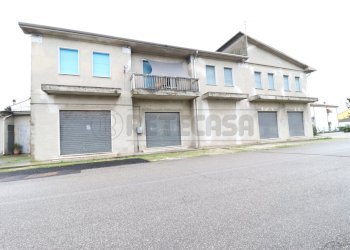 Esterno 2.JPG - Commercial Premises Via Guido Reni 2, Bondeno - photo 2