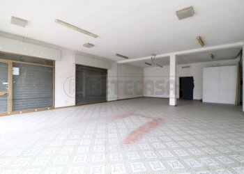 Interno negozio pt2.JPG - Commercial Premises Via Guido Reni 2, Bondeno - photo 4