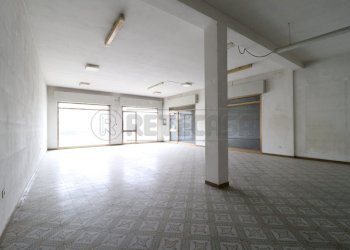 Interno negozio pt.JPG - Commercial Premises Via Guido Reni 2, Bondeno - photo 6
