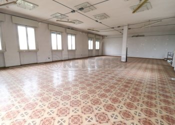 Interno negozio p1 3.JPG - Commercial Premises Via Guido Reni 2, Bondeno - photo 7