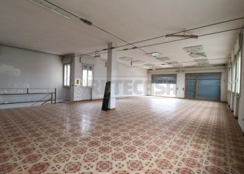 Interno negozio p1.JPG - Commercial Premises Via Guido Reni 2, Bondeno - photo 8