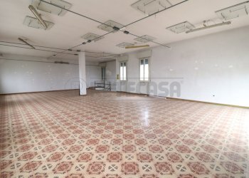 Interno negozio p1 2.JPG - Commercial Premises Via Guido Reni 2, Bondeno - photo 9