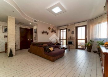 Four-room apartment Viale de andrè, Grugliasco - photo 1