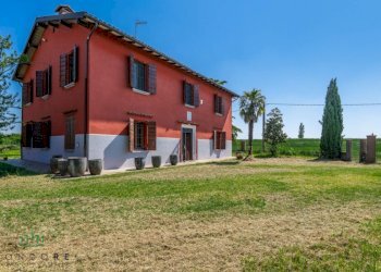 Independent house Via Cacciatori, Crevalcore - photo 1