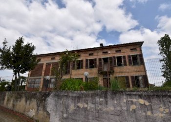 Facciata - Rustico via Dottor Giuseppe Ollino, 6, Rocca d'Arazzo - foto 12