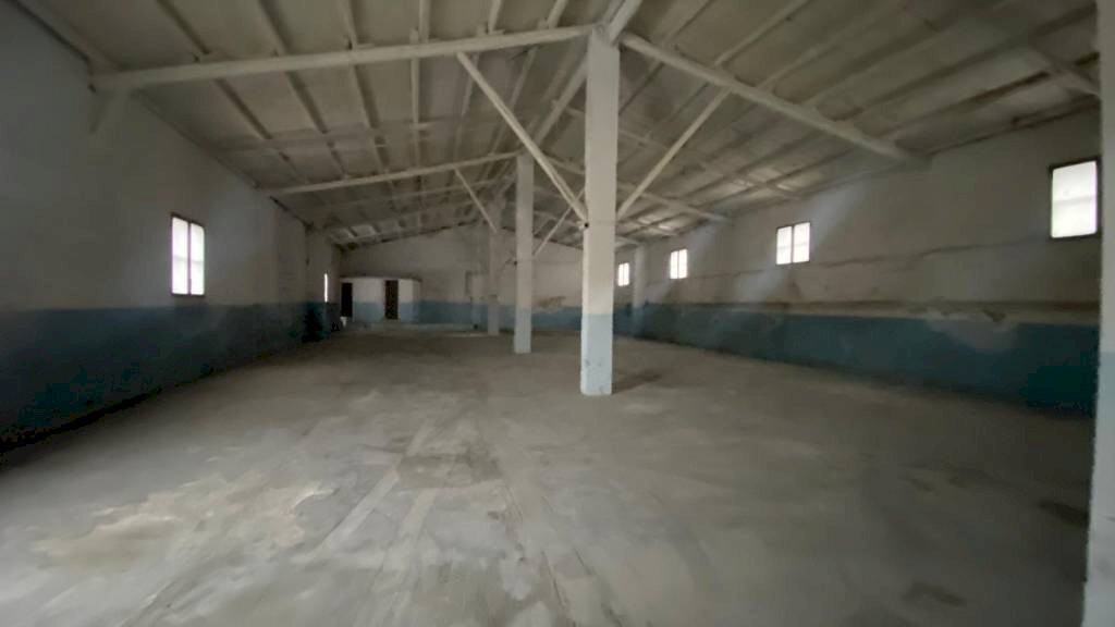 Interno non residenziale - Warehouse piazza Stazione, Carini - photo 1