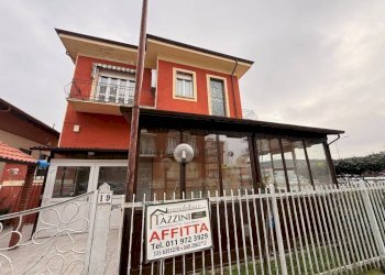 Facciata - Negozio via del Porto, 19, Carmagnola - foto 1