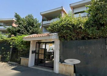 Facciata - Trilocale via Giulio Belvederi, 72, Roma (zona Lido di Ostia) - foto 1