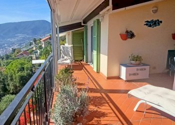 Three-room apartment Ospedaletti - photo 2