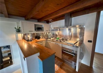 Three-room apartment VIA DIAZ 8, Erba - photo 5