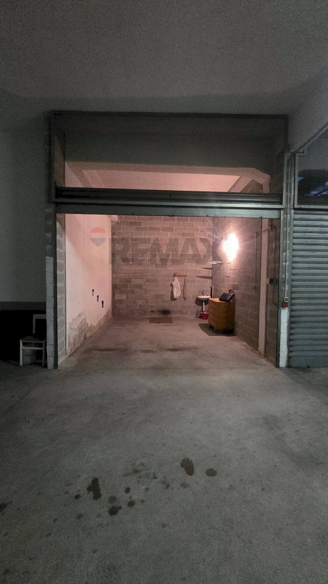 Garage - Parcheggio Piazza Palmetta, 19R 4 b 
 Sampierdarena, Genova (zona Sampierdarena) - foto 2