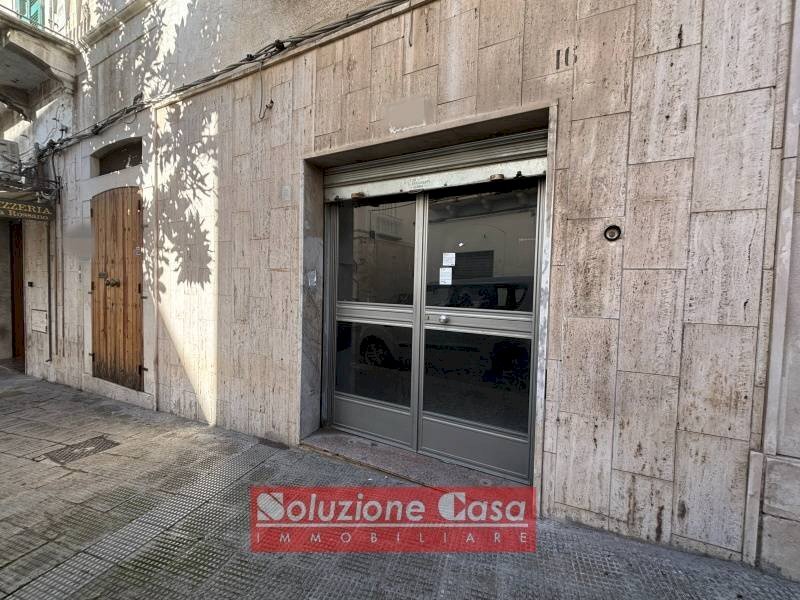 Foto 2 - Locale Commerciale Corso Garibaldi
16, Canosa di Puglia - foto 2