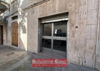 Foto 2 - Locale Commerciale Corso Garibaldi
16, Canosa di Puglia - foto 2
