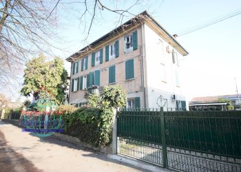 Foto 2 - Villa VIALE VITTORIO FALZONI GALLERANI
 
7, Cento - foto 2