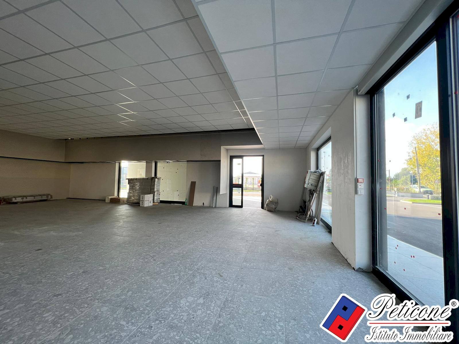 Foto 2 - Locale Commerciale VIA DIVERSIVO ACQUACHIARA, Fondi - foto 2