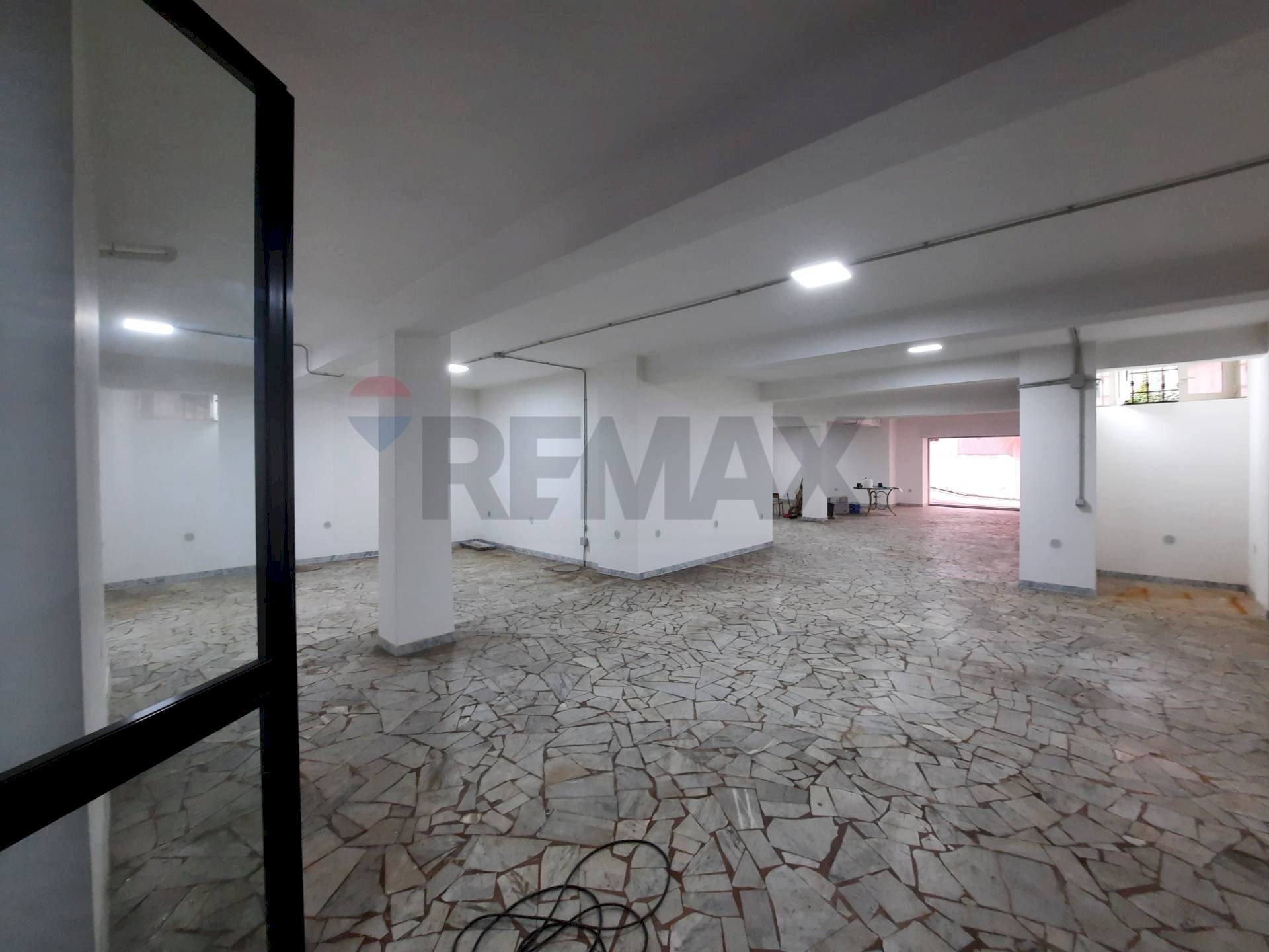 Stanza vuota - Commercial Premises Via Angelo Poliziano
 
9, Casoria - photo 1