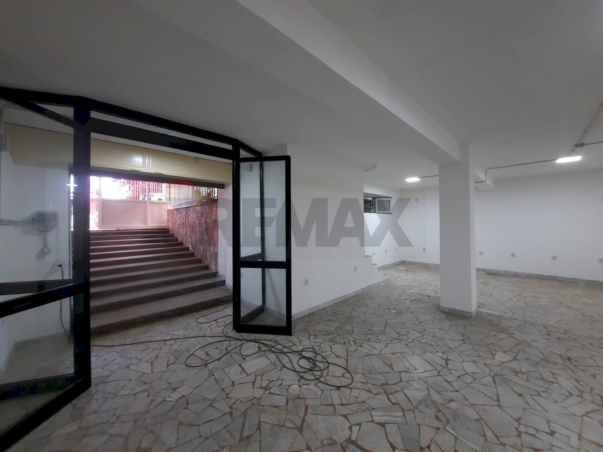 Stanza vuota - Commercial Premises Via Angelo Poliziano
 
9, Casoria - photo 2