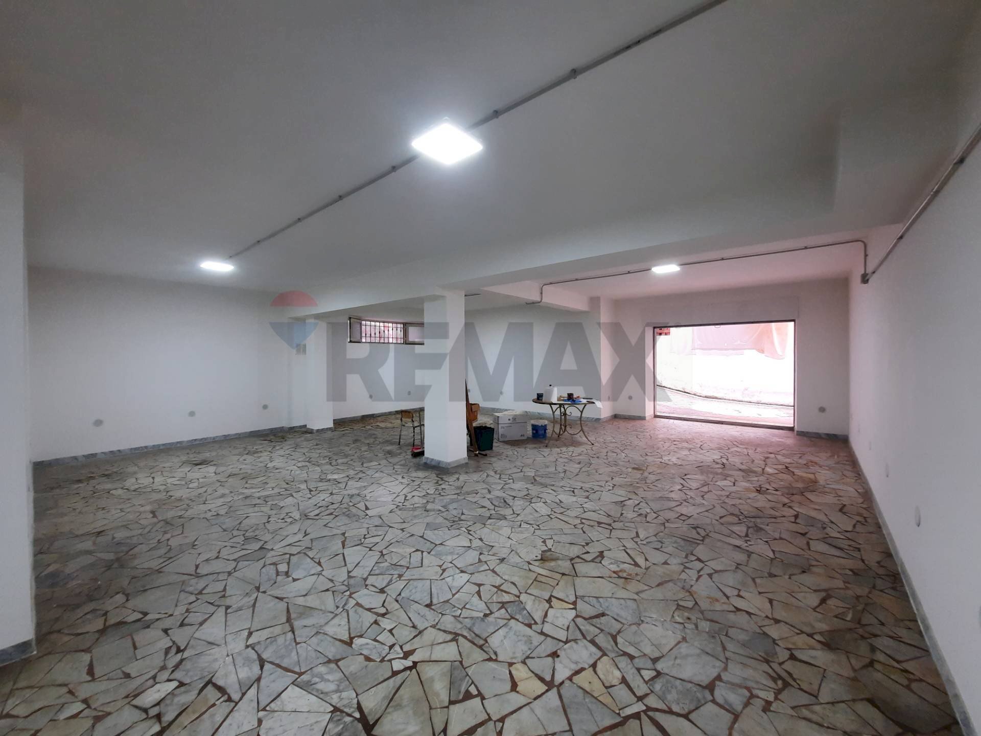 Stanza vuota - Commercial Premises Via Angelo Poliziano
 
9, Casoria - photo 3