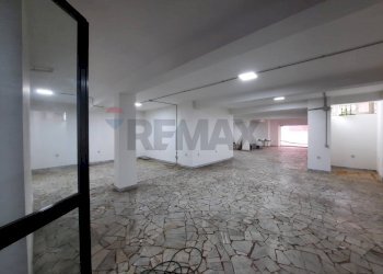 Stanza vuota - Commercial Premises Via Angelo Poliziano
 
9, Casoria - photo 1