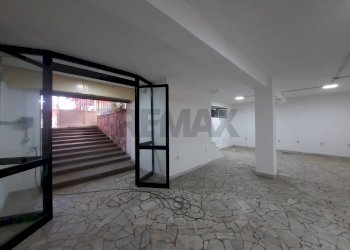 Stanza vuota - Commercial Premises Via Angelo Poliziano
 
9, Casoria - photo 2