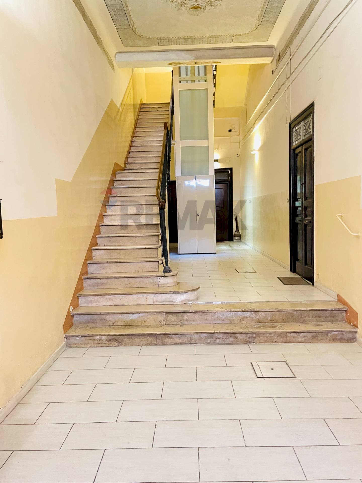 Ricezione / Lobby - Three-room apartment Via Tanzi
18, Bari - photo 3