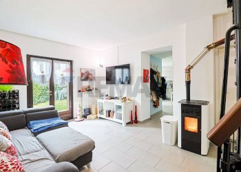 Soggiorno - Villa Via Adua
 
19, Montegrino Valtravaglia - foto 9