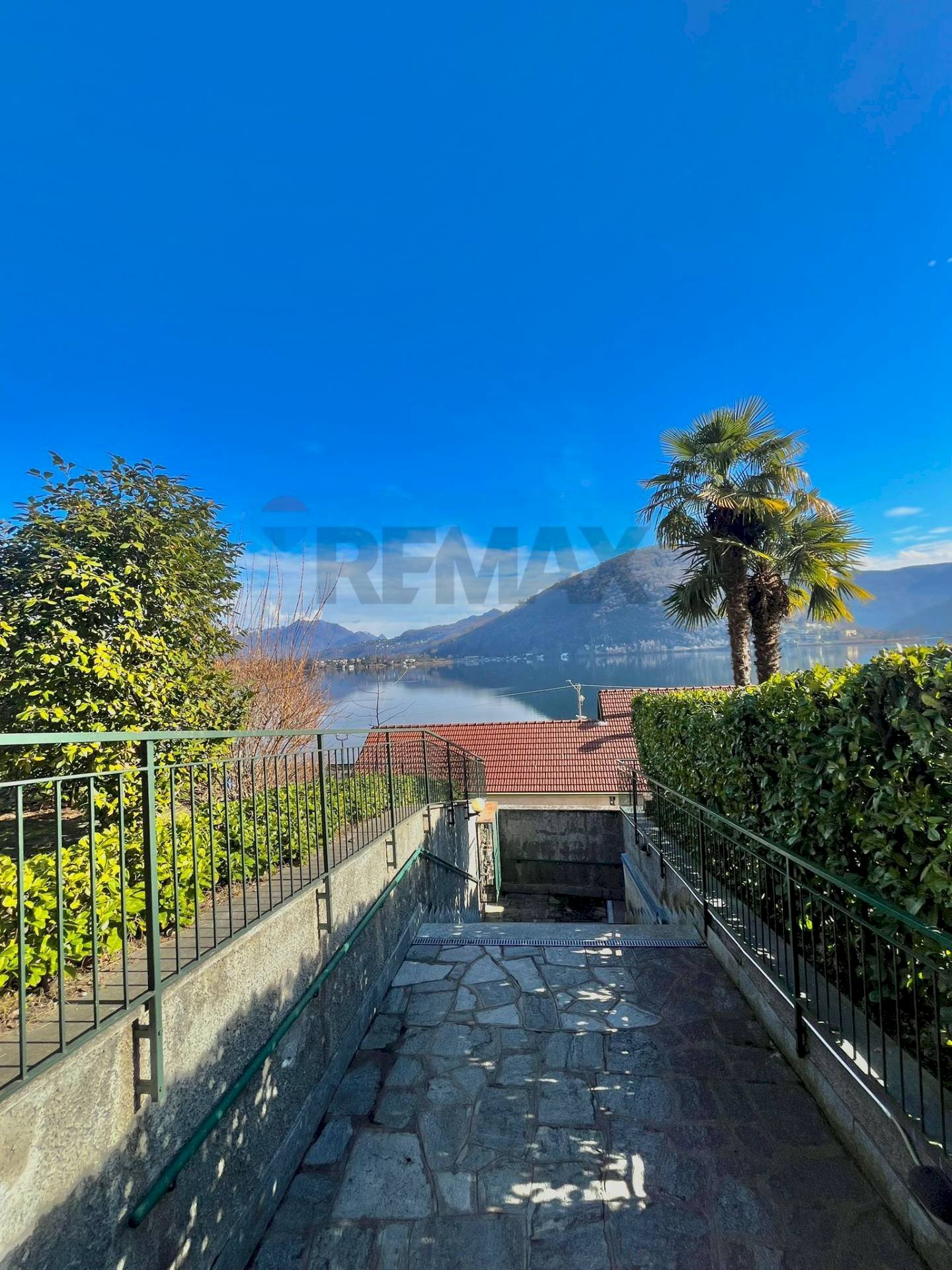 Vista delle montagne - Bilocale Lavena Ponte Tresa - foto 1