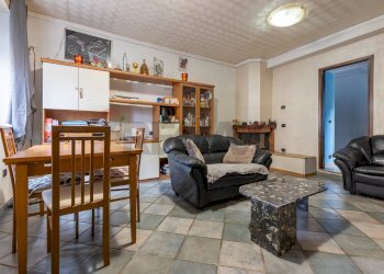 Sala da pranzo - Bilocale VIA MAZZINI
 
12, Biandronno - foto 8