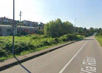 Edificio all\'aperto - Capannone VIA CARDUCCI, Dormelletto - foto 3