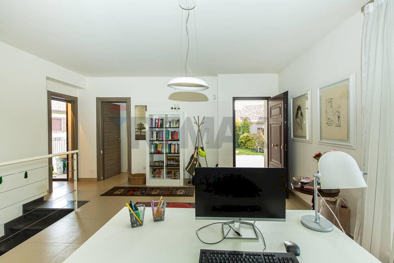 Ufficio - Villa a Schiera Via Matteo Gaudioso
15, Pedara - foto 2