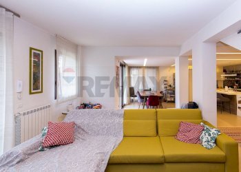 Sala da pranzo - Villa a Schiera Via Matteo Gaudioso
 
15, Pedara - foto 37