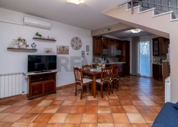 Sala da pranzo - Villa a Schiera Via Aldo Moro
 
19, Mascalucia - foto 8