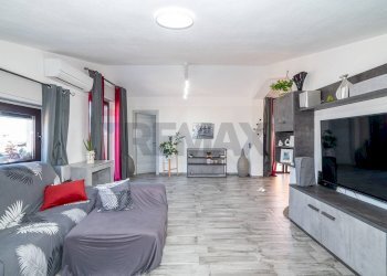 Soggiorno - Quadrilocale Via Antonio Vivaldi
 
27, Aci Sant'Antonio - foto 1