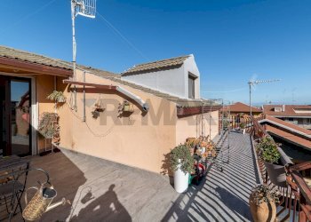 Terrazza - Quadrilocale Via Antonio Vivaldi
 
27, Aci Sant'Antonio - foto 9