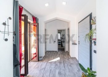 Hall / corridoio - Quadrilocale Via Antonio Vivaldi
 
27, Aci Sant'Antonio - foto 14