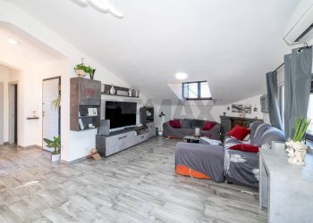 Soggiorno - Quadrilocale Via Antonio Vivaldi
 
27, Aci Sant'Antonio - foto 23