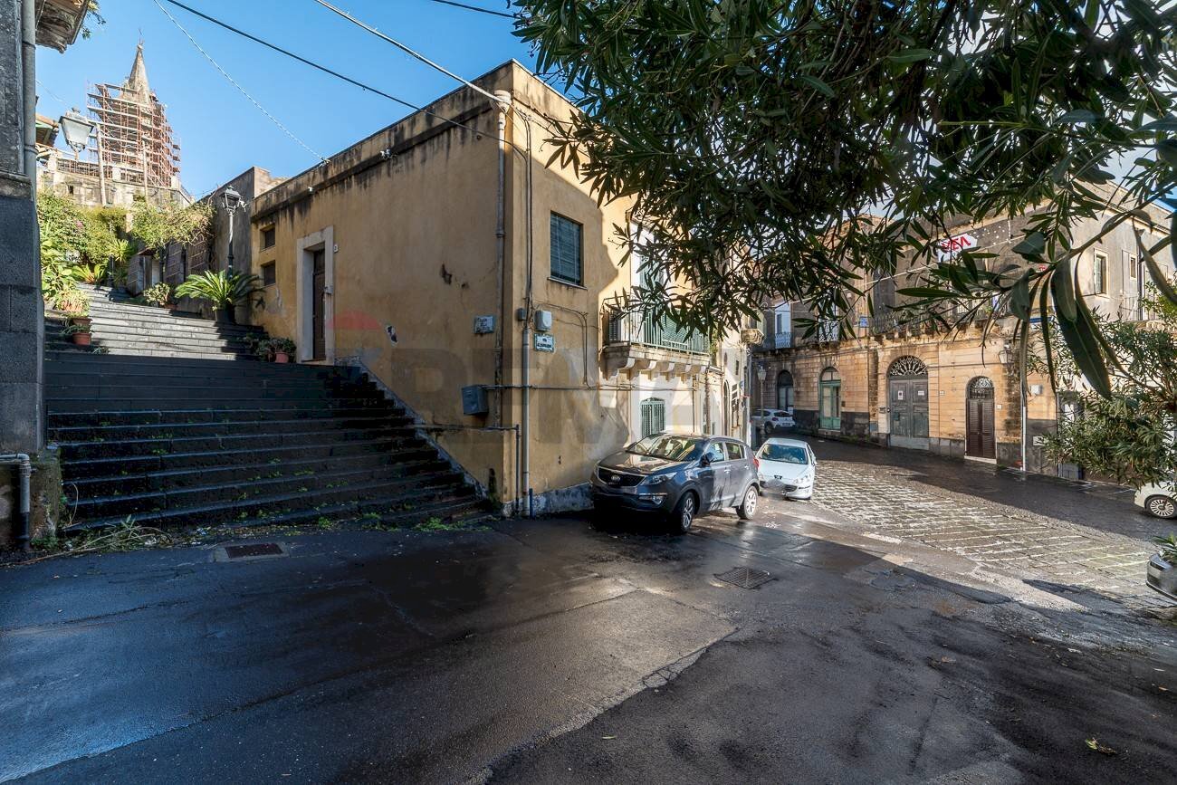 Edificio all\'aperto - Casa indipendente Via Rampa della Collegiata
 
4, Trecastagni - foto 3
