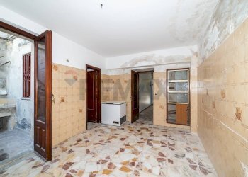 Hall / corridoio - Casa indipendente Via Rampa della Collegiata
 
4, Trecastagni - foto 15