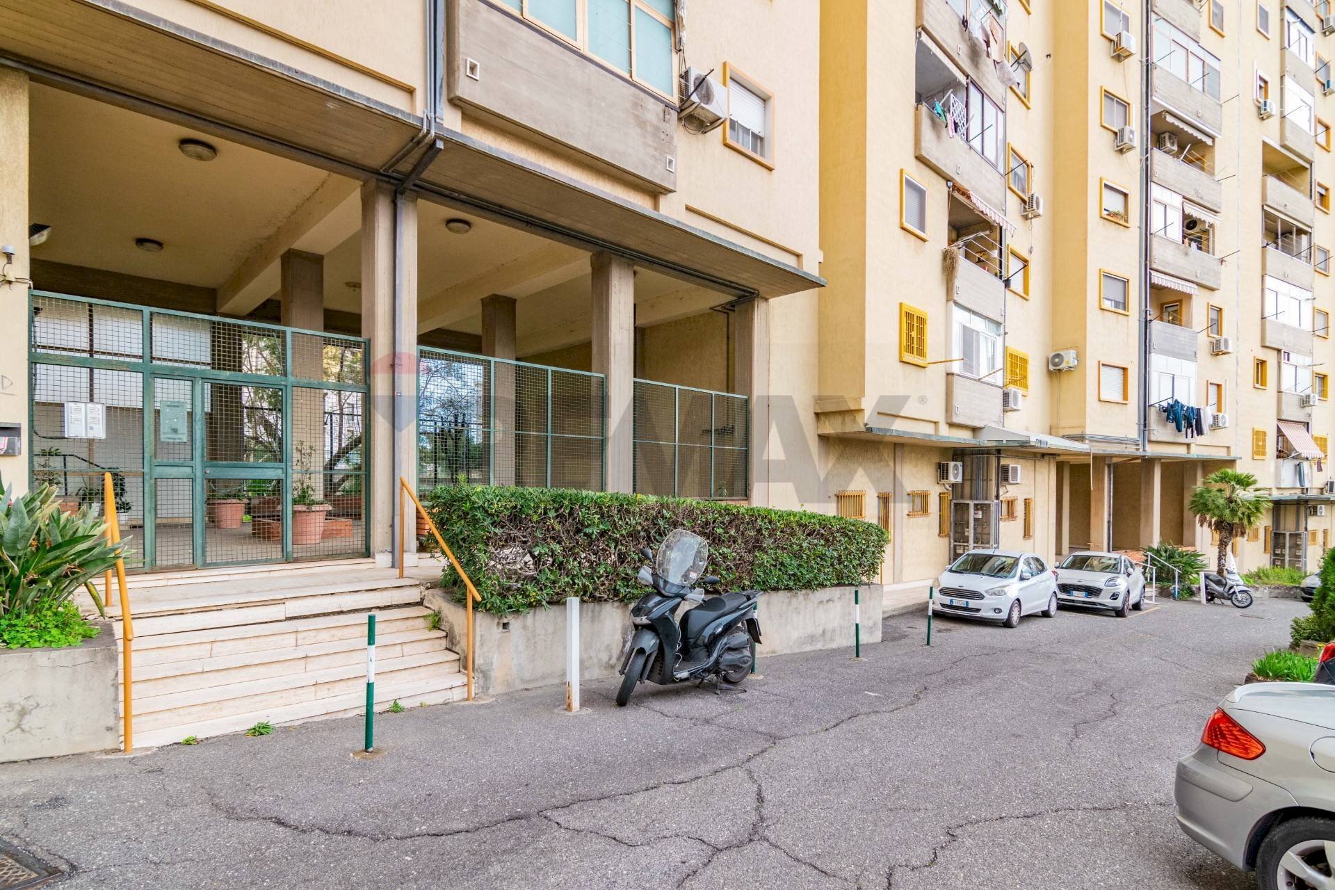 Edificio all\'aperto - Four-room apartment Viale Castagnola
 
8, Catania - photo 2