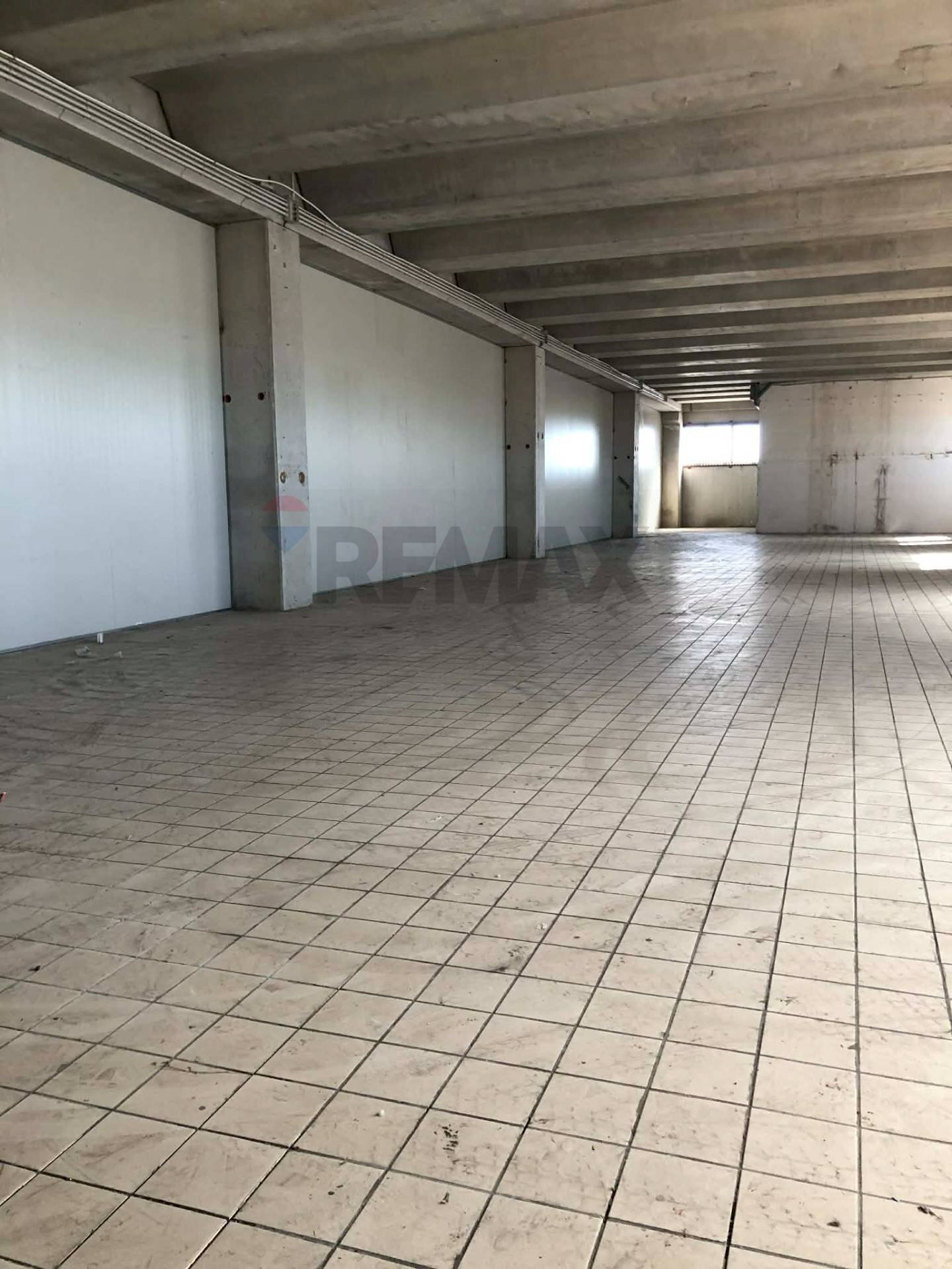 Parcheggio - Commercial Premises Via Leopoldo Franchetti
 
39, Misterbianco - photo 1